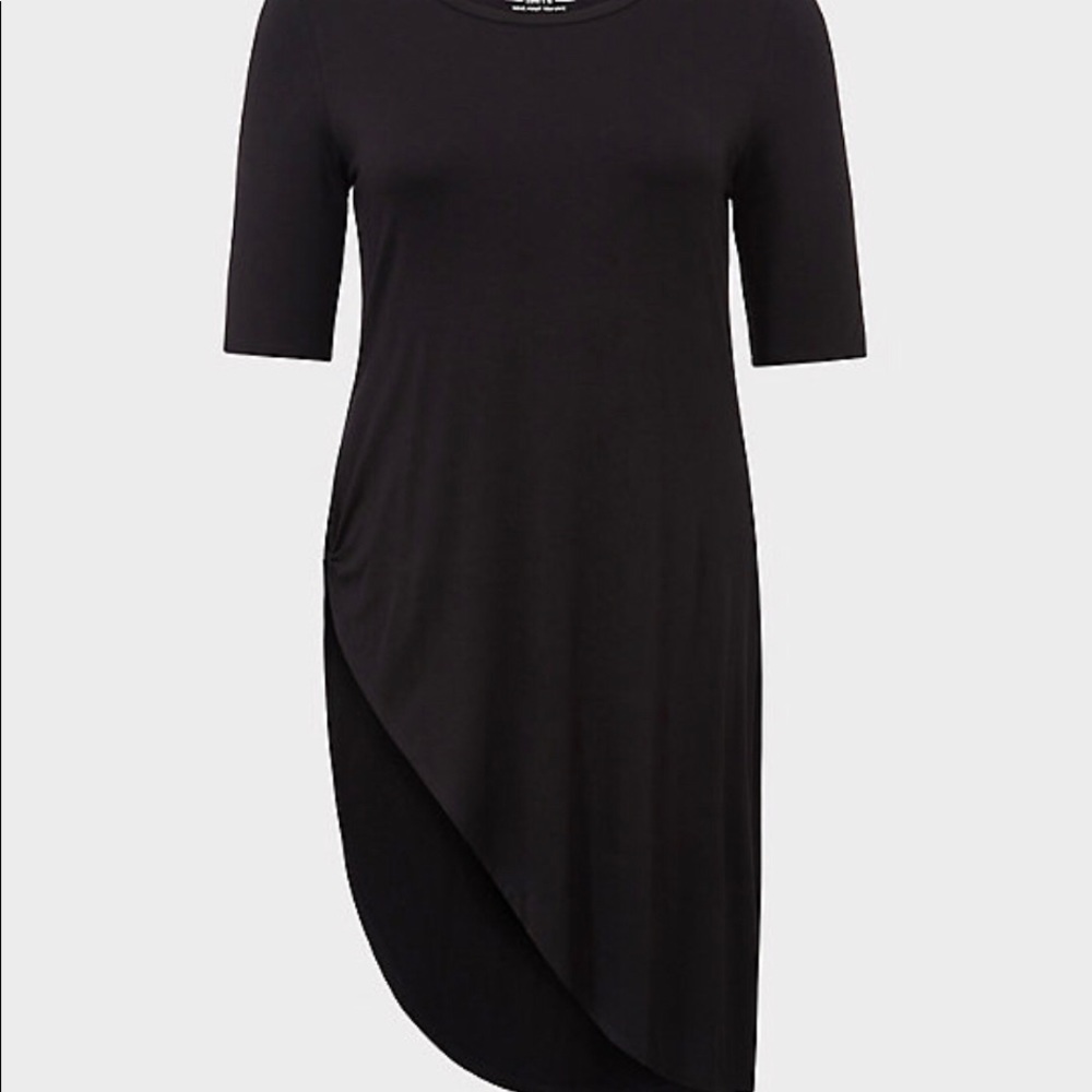 Torrid black asymmetrical side twist tunic tee - Picture 4 of 5